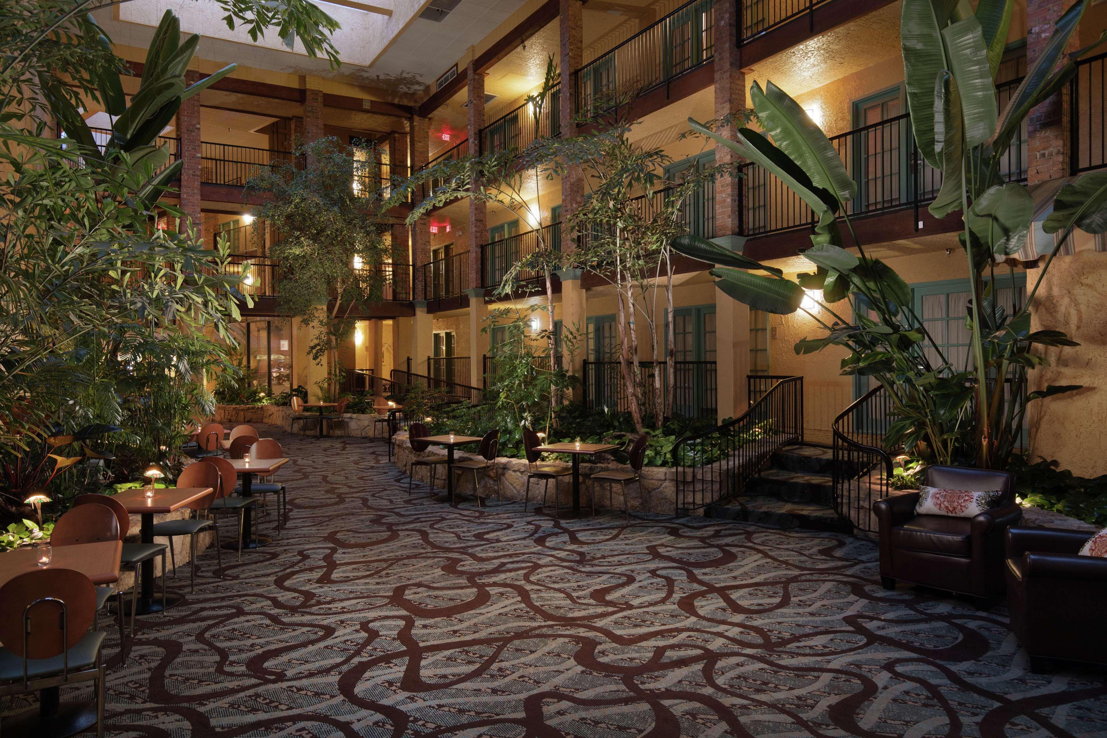 Embassy Suites Лаббок Экстерьер фото